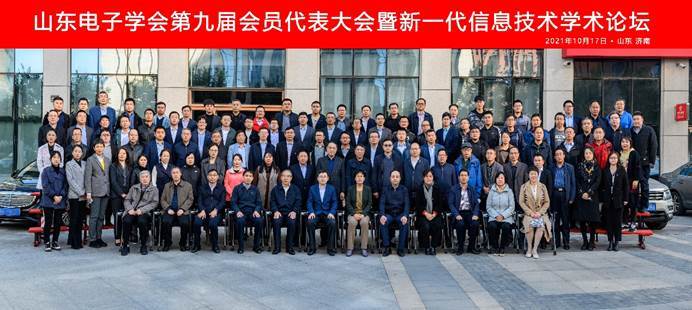 一群穿制服的人中度可信度描述已自动生成